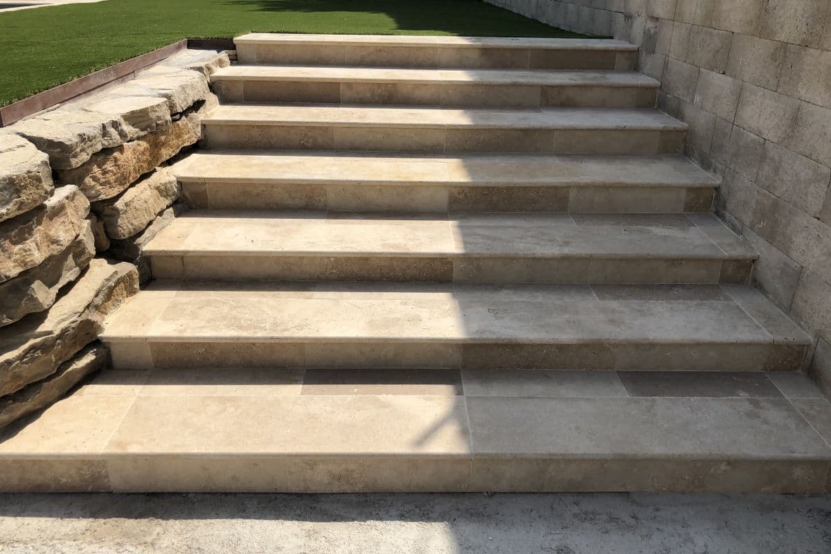TRAVERTINE - PELDAÑO — Travertino